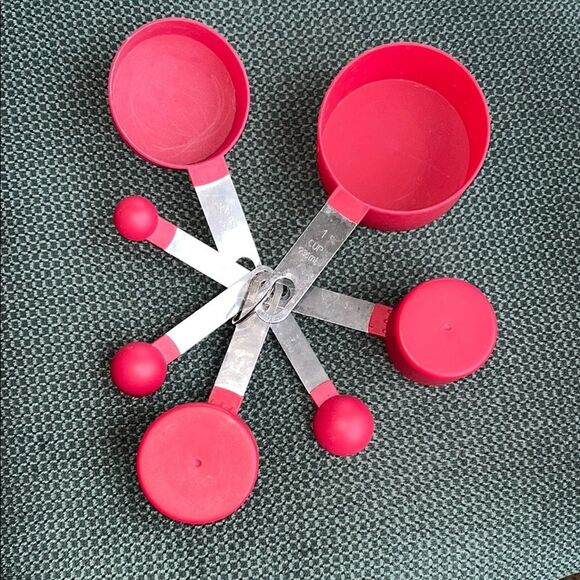 Amazon Essentials Other - Red Measuring Cups Set